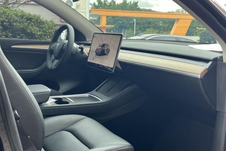 Used Tesla Model Y 2022 Rear-Wheel-Drive Version Interior 1