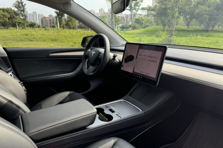 Used Tesla Model Y 2022 Revised Version Long-Range All-Wheel Drive Interior 1