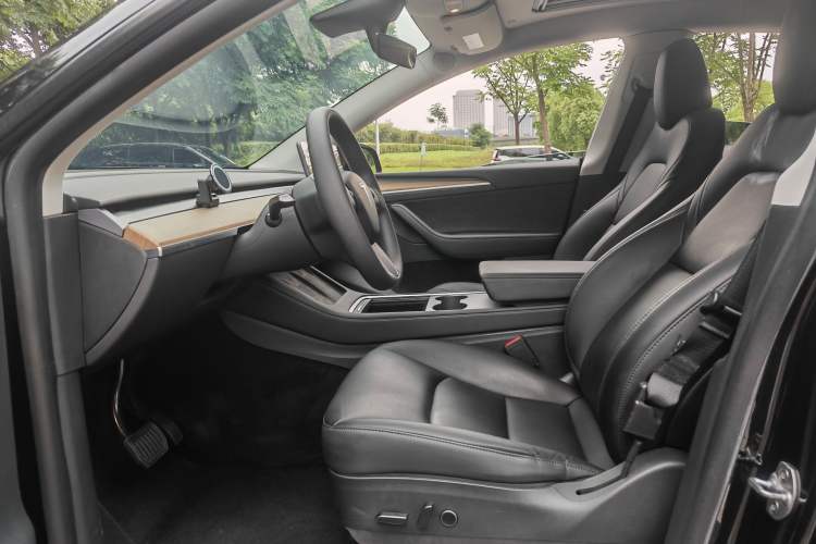 Used Tesla Model Y 2022 Rear-Wheel-Drive Version Interior 1