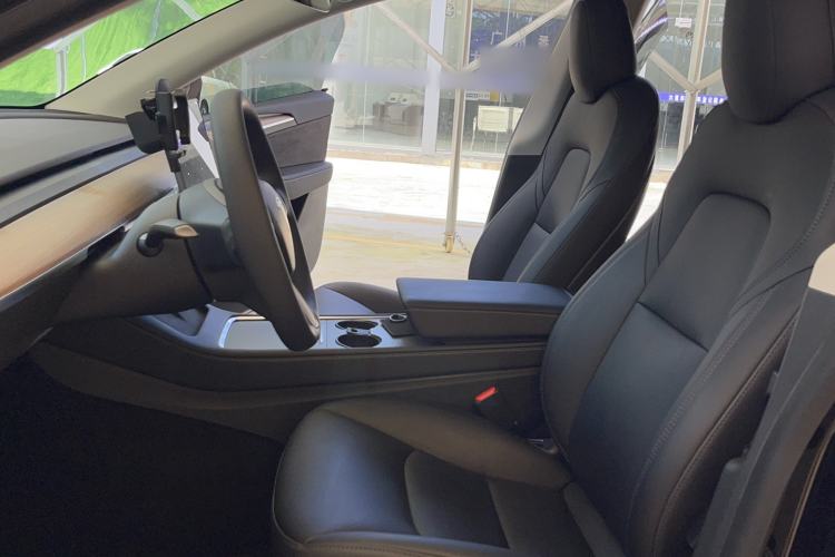 Used Tesla Model Y 2022 Rear-Wheel-Drive Version Interior 1