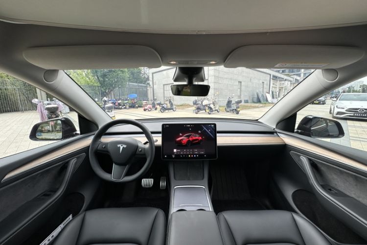 Used Tesla Model Y 2022 Performance High-Performance All-Wheel-Drive Version Interior 1