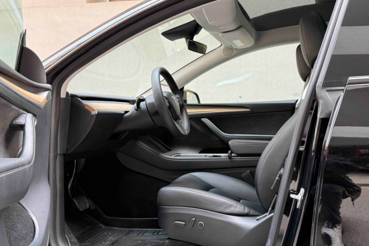 Used Tesla Model Y 2022 Rear-Wheel-Drive Version Interior 1