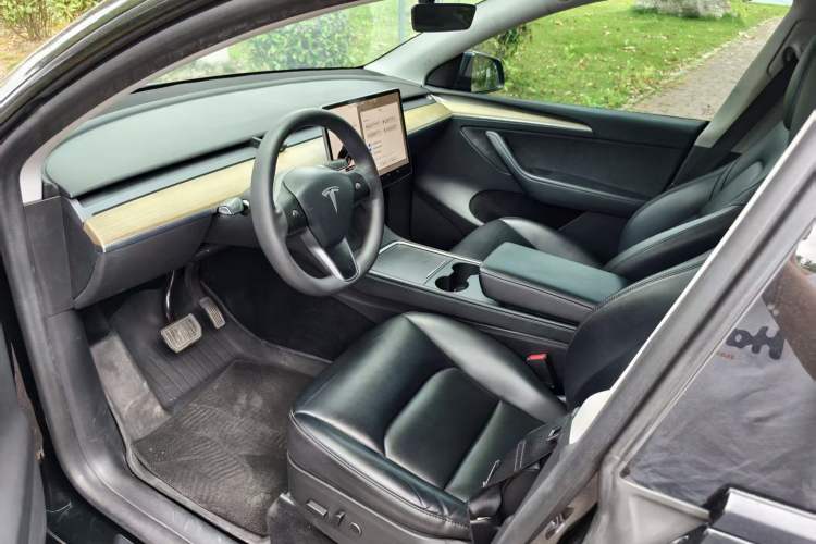 Used Tesla Model Y 2022 Revised Version Long-Range All-Wheel Drive Interior 1