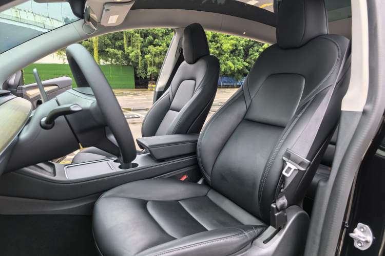 Used Tesla Model Y 2022 Rear-Wheel-Drive Version Interior 1
