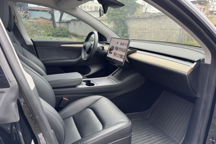 Used Tesla Model Y 2022 Revised Version Rear-Wheel Drive Interior 1