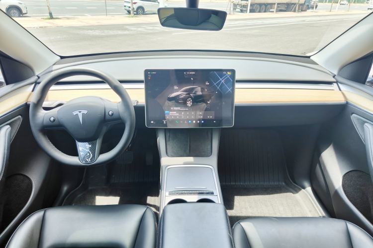 Used Tesla Model Y 2022 Rear-Wheel-Drive Version Interior 1
