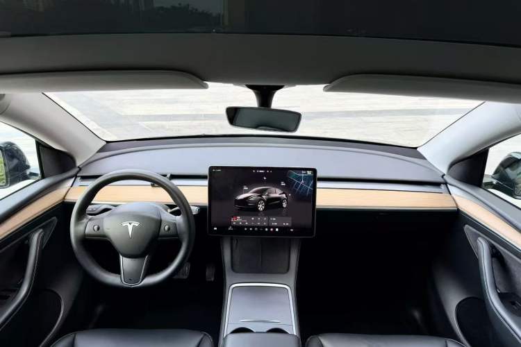 Used Tesla Model Y 2022 Rear-Wheel-Drive Version Interior 1