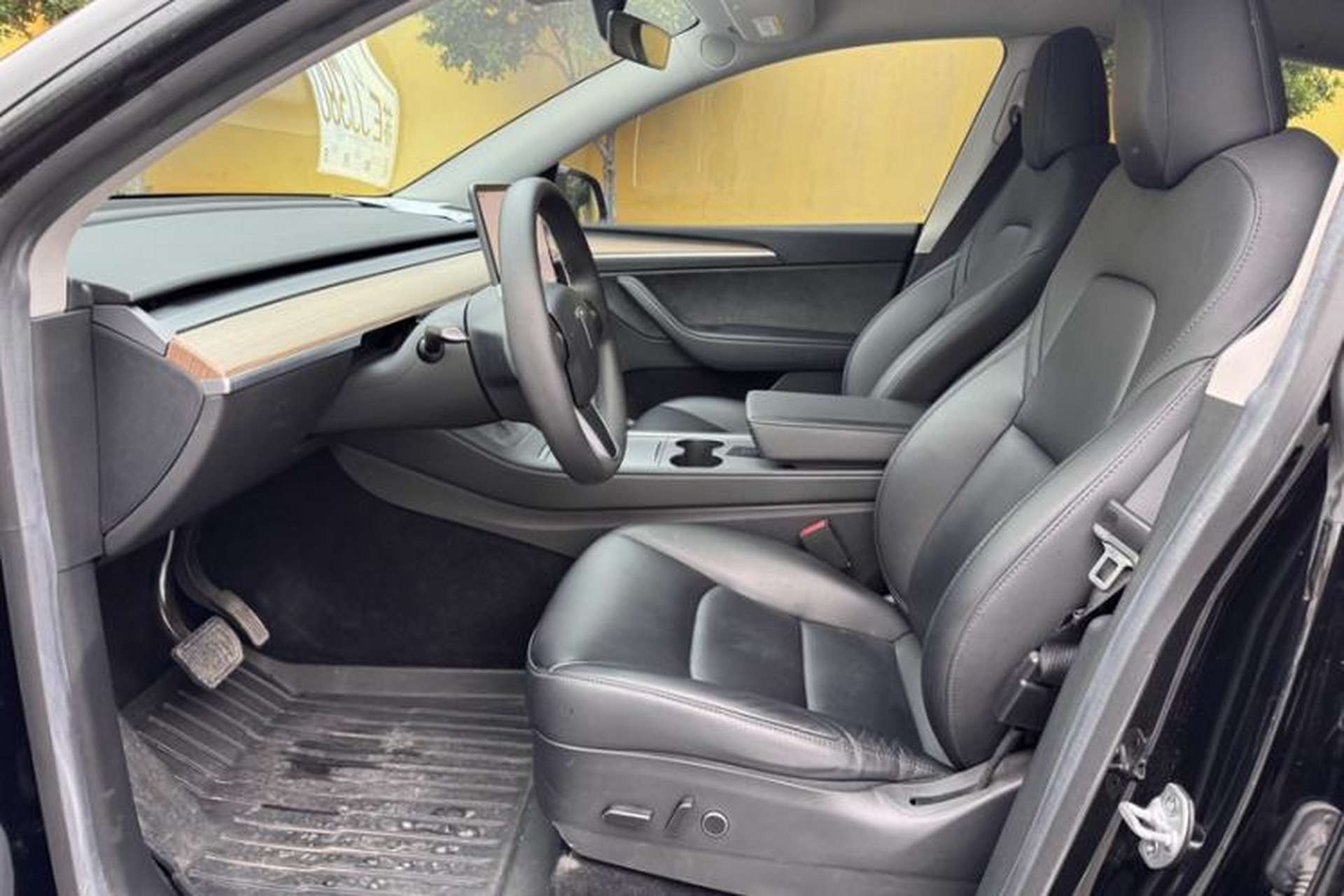 Used Tesla Model Y 2022 Rear-Wheel-Drive Version Interior 1