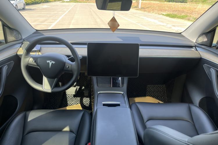 Used Tesla Model Y 2022 Rear-Wheel-Drive Version Interior 1