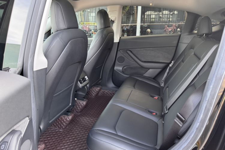 Used Tesla Model Y 2022 Rear-Wheel-Drive Version Interior 1