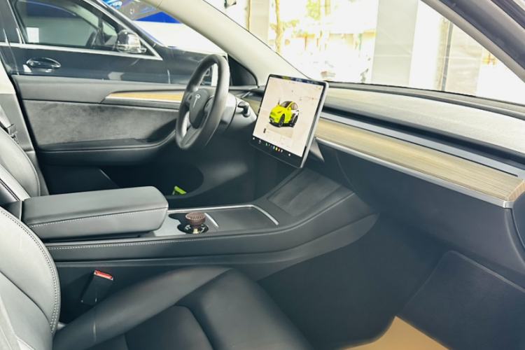 Used Tesla Model Y 2022 Rear-Wheel-Drive Version Interior 1
