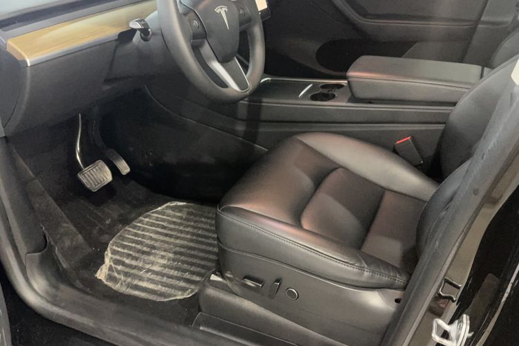 Used Tesla Model Y 2022 Rear-Wheel-Drive Version Interior 1