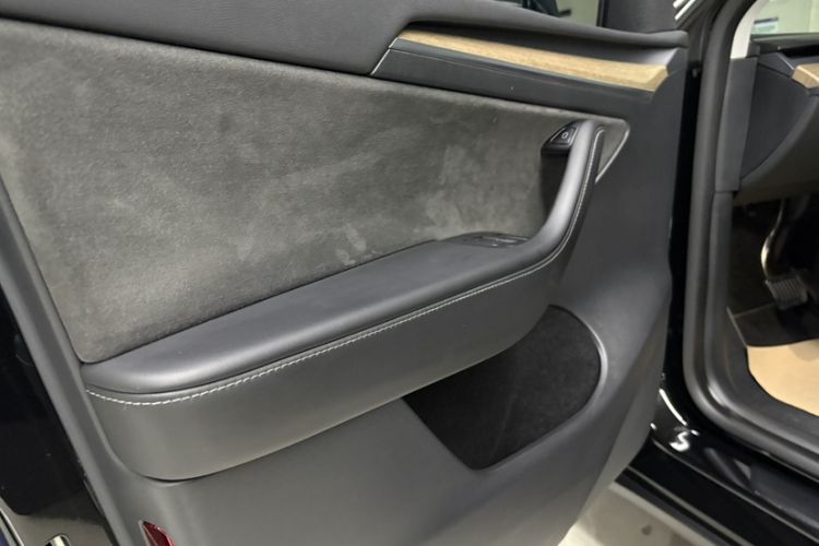 Used Tesla Model Y 2022 Rear-Wheel-Drive Version Interior 10