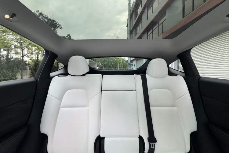 Used Tesla Model Y 2022 Rear-Wheel-Drive Version Interior 11
