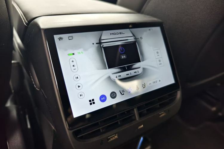 Used Tesla Model Y 2022 Rear-Wheel-Drive Version Interior 2