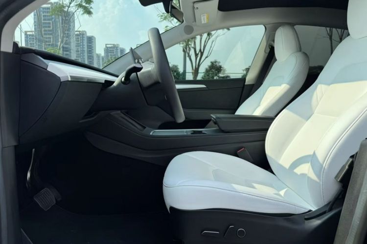 Used Tesla Model Y 2022 Revised Version Long-Range All-Wheel Drive Interior 2