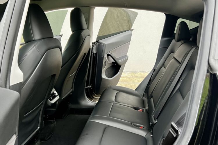 Used Tesla Model Y 2022 Rear-Wheel-Drive Version Interior 2