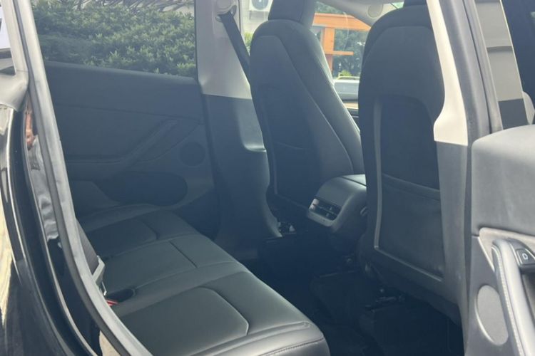 Used Tesla Model Y 2022 Rear-Wheel-Drive Version Interior 2