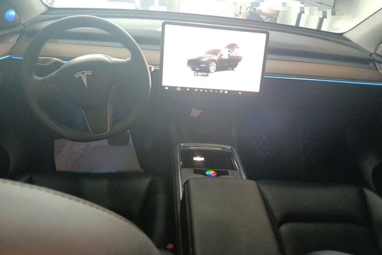 Used Tesla Model Y 2022 Rear-Wheel-Drive Version Interior 2