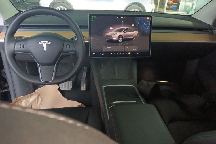 Used Tesla Model Y 2022 Rear-Wheel-Drive Version Interior 2