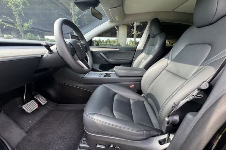 Used Tesla Model Y 2022 Revised Version Long-Range All-Wheel Drive Interior 2
