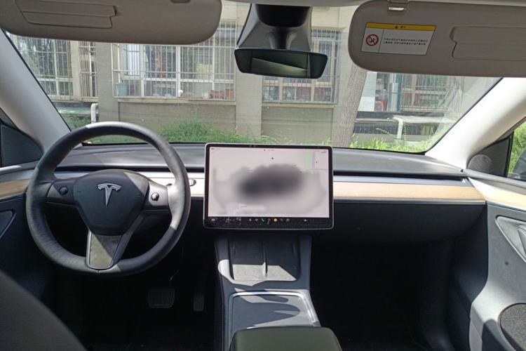 Used Tesla Model Y 2022 Long-Range All-Wheel-Drive Version Interior 2