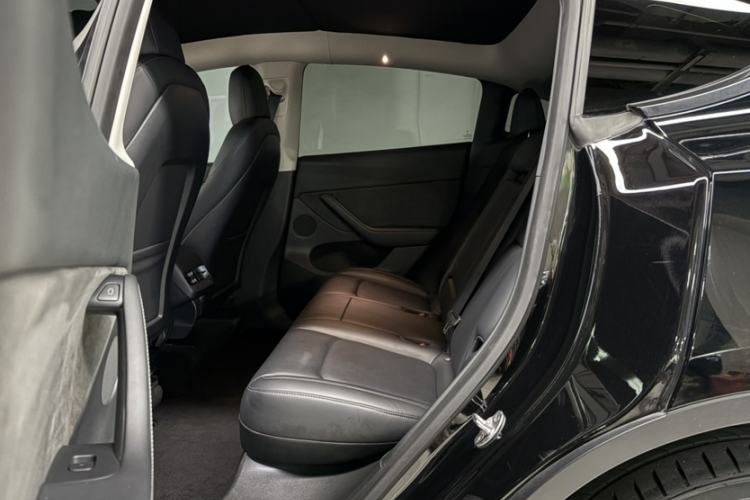 Used Tesla Model Y 2022 Rear-Wheel-Drive Version Interior 2