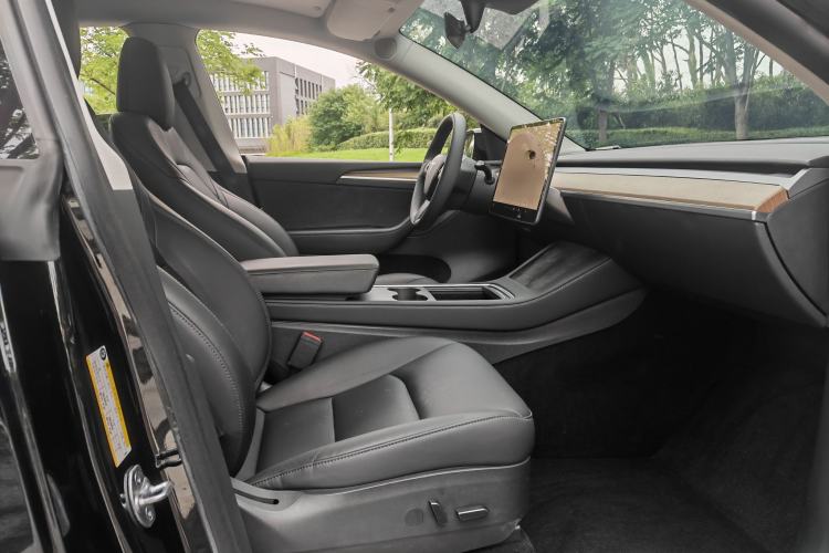 Used Tesla Model Y 2022 Rear-Wheel-Drive Version Interior 2