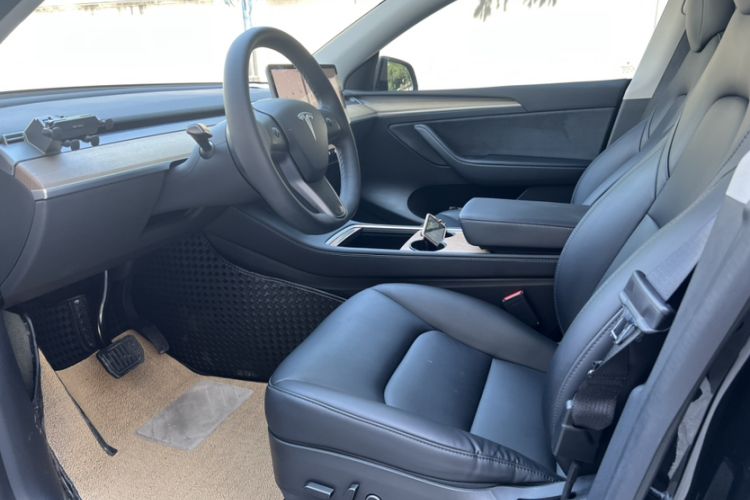 Used Tesla Model Y 2022 Rear-Wheel-Drive Version Interior 2