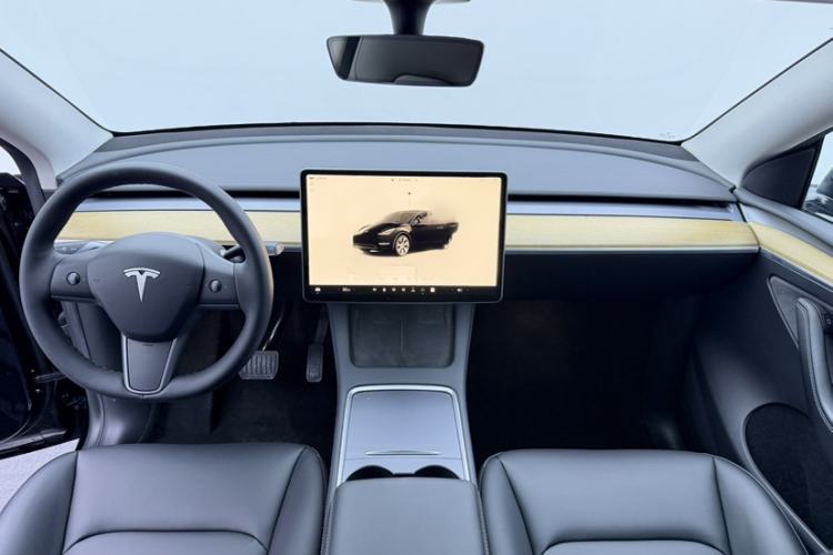 Used Tesla Model Y 2022 Rear-Wheel-Drive Version Interior 2