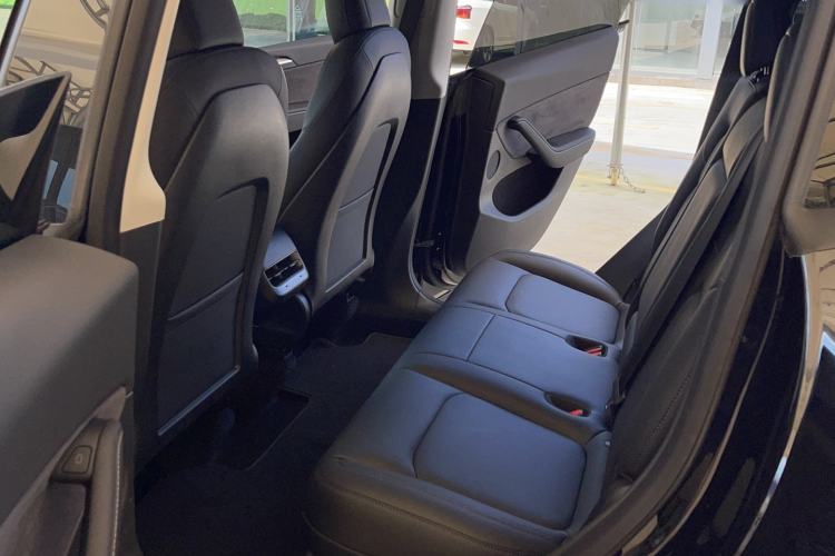 Used Tesla Model Y 2022 Rear-Wheel-Drive Version Interior 2