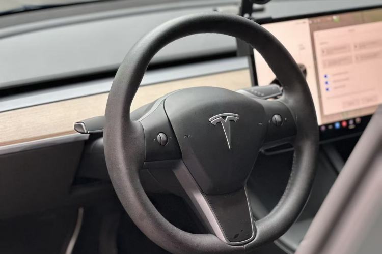 Used Tesla Model Y 2022 Long-Range All-Wheel-Drive Version Interior 2
