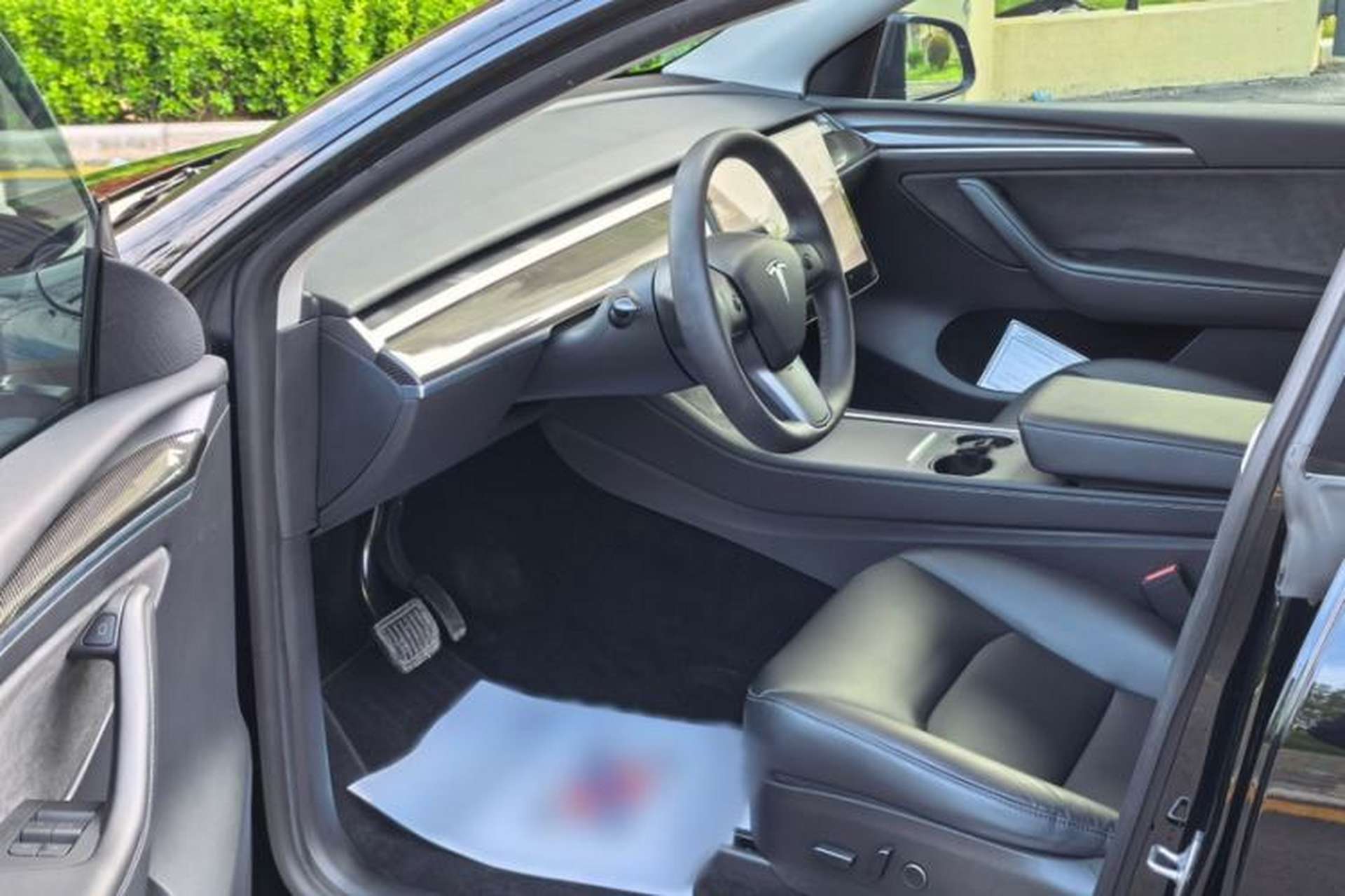 Used Tesla Model Y 2022 Rear-Wheel-Drive Version Interior 2