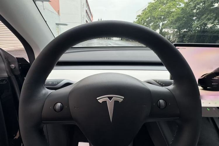 Used Tesla Model Y 2022 Rear-Wheel-Drive Version Interior 2