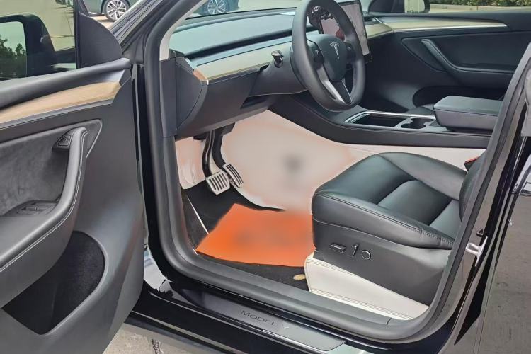 Used Tesla Model Y 2022 Revised Version Long-Range All-Wheel Drive Interior 2