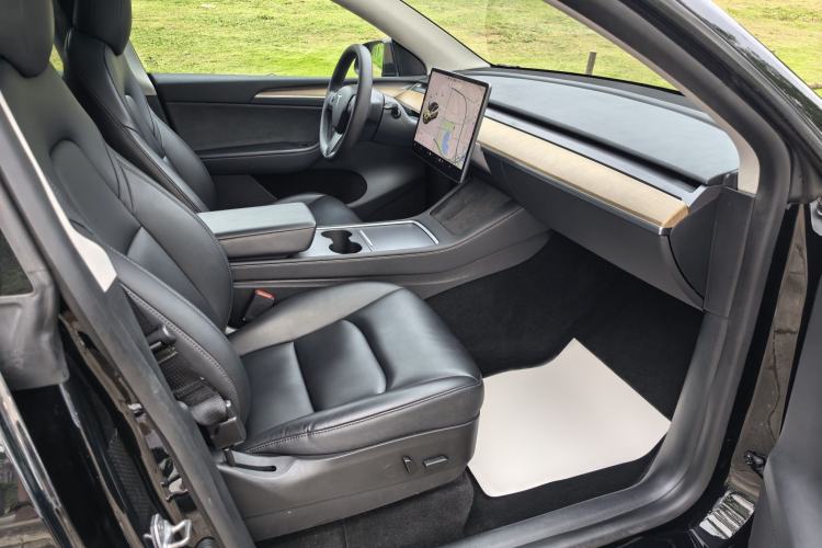 Used Tesla Model Y 2022 Rear-Wheel-Drive Version Interior 2