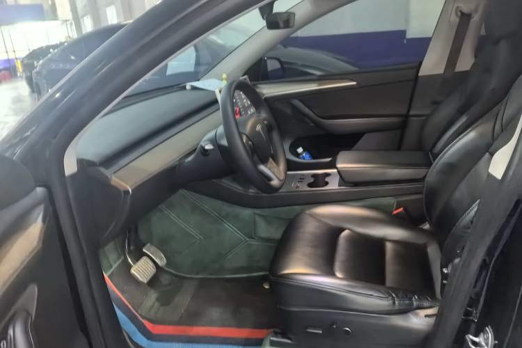 Used Tesla Model Y 2022 Rear-Wheel-Drive Version Interior 2