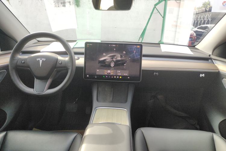 Used Tesla Model Y 2022 Rear-Wheel-Drive Version Interior 2
