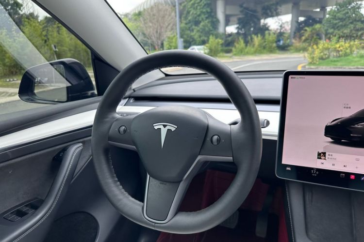 Used Tesla Model Y 2022 Long-Range All-Wheel-Drive Version Interior 2
