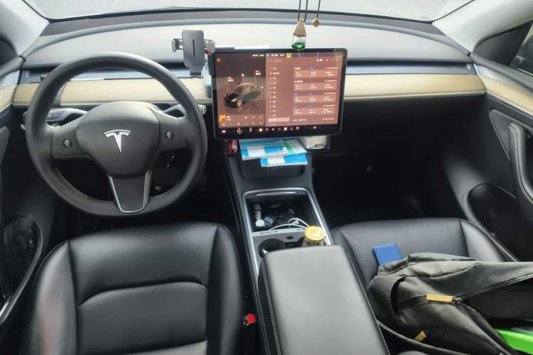 Used Tesla Model Y 2022 Rear-Wheel-Drive Version Interior 2