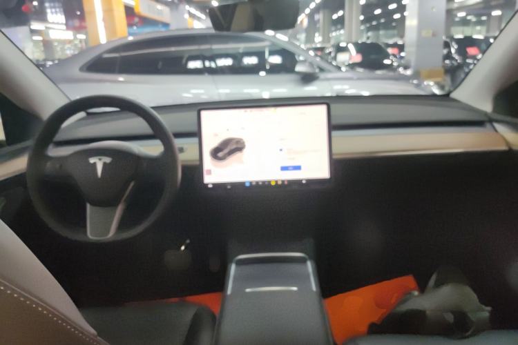 Used Tesla Model Y 2022 Rear-Wheel-Drive Version Interior 2