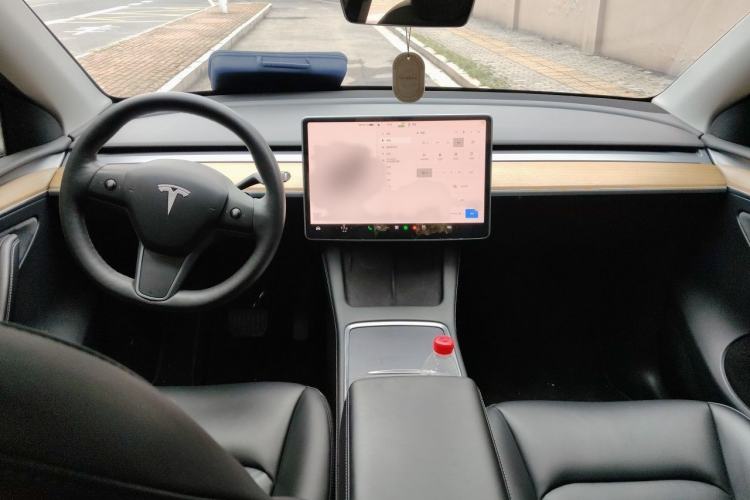 Used Tesla Model Y 2022 Rear-Wheel-Drive Version Interior 2