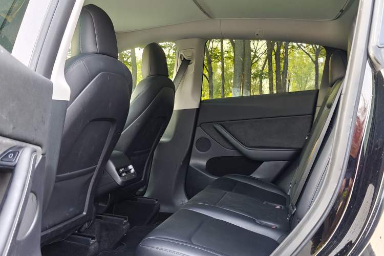 Used Tesla Model Y 2022 Rear-Wheel-Drive Version Interior 2
