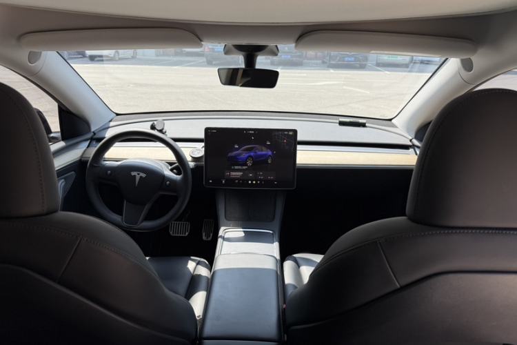 Used Tesla Model Y 2022 Rear-Wheel-Drive Version Interior 2