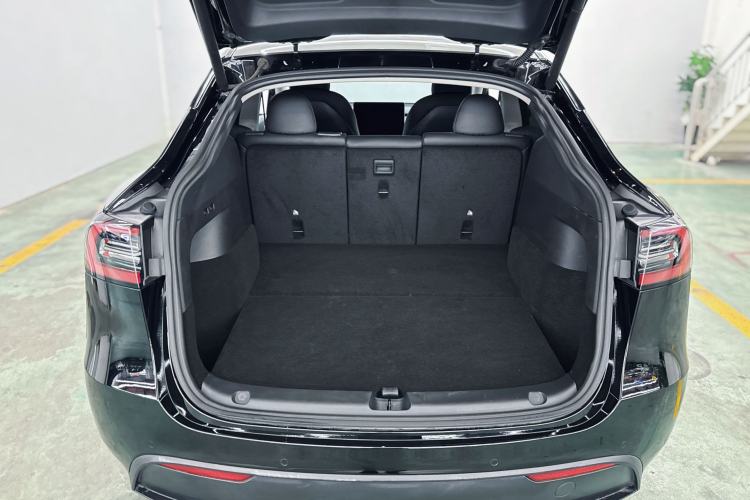 Used Tesla Model Y 2022 Rear-Wheel-Drive Version Interior 2