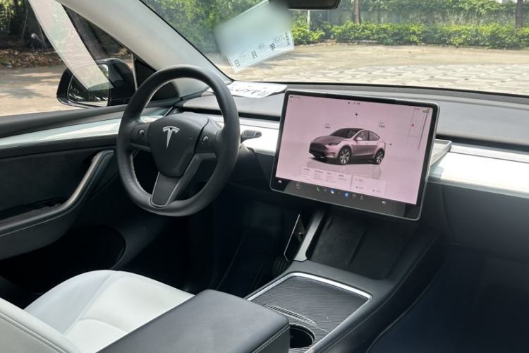 Used Tesla Model Y 2022 Rear-Wheel-Drive Version Interior 2