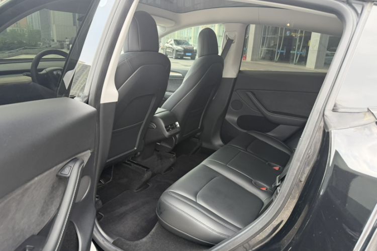 Used Tesla Model Y 2022 Rear-Wheel-Drive Version Interior 2