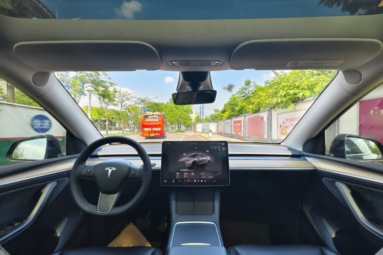 Used Tesla Model Y 2022 Rear-Wheel-Drive Version Interior 2