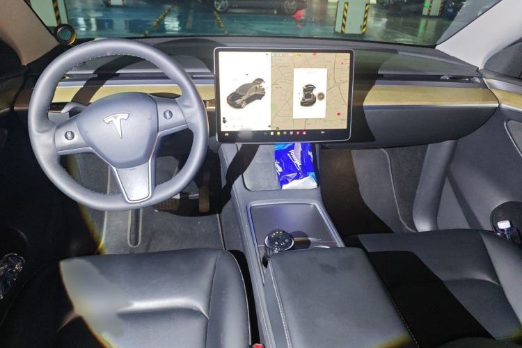 Used Tesla Model Y 2022 Rear-Wheel-Drive Version Interior 2