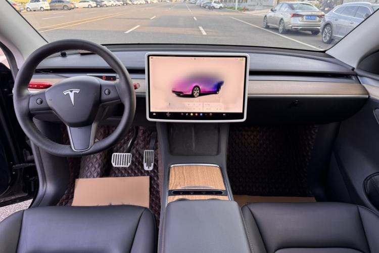 Used Tesla Model Y 2022 Rear-Wheel-Drive Version Interior 2